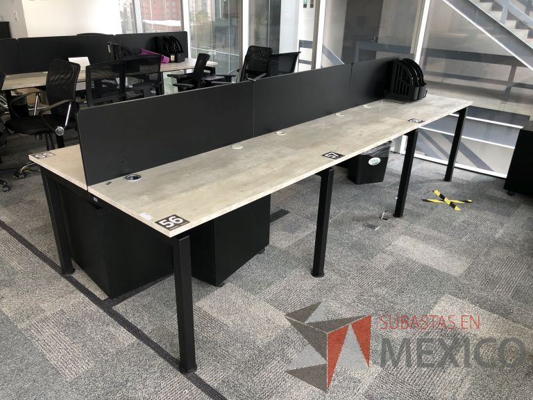 Lote 020 - Estación de trabajo para 6 personas con divisiones y orificios para cable - Imagen 2