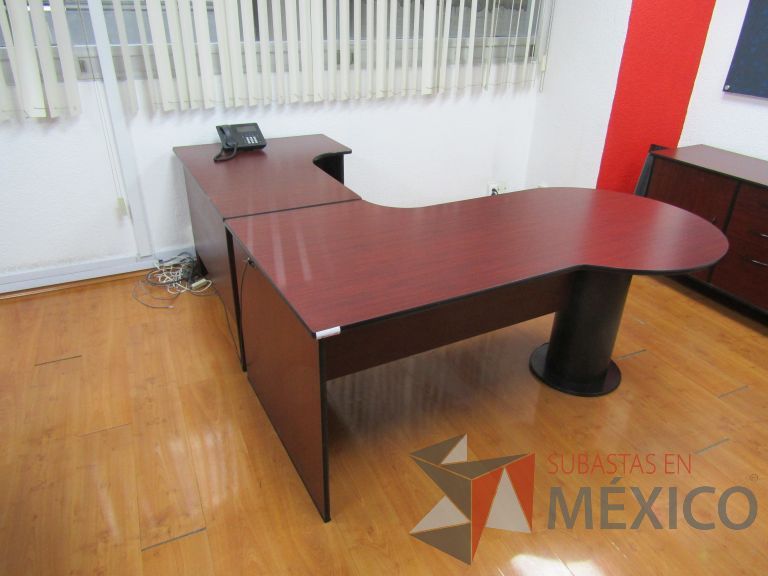 Lote 001 - Escritorio en escuadra divido en 2 secciones - Imagen 4