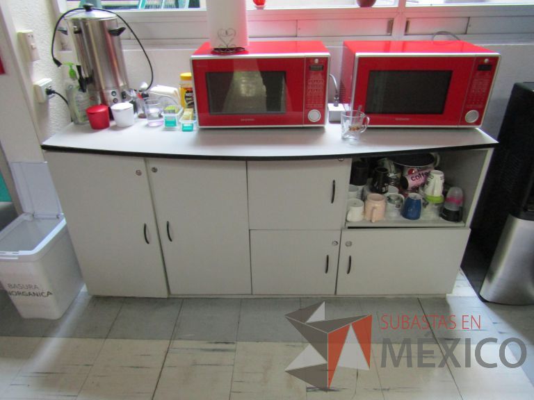 Lote 088 - Mueble con 5 puertas y 1 espacio - Imagen 9