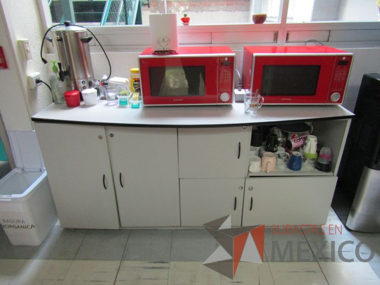 Lote 088 - Mueble con 5 puertas y 1 espacio