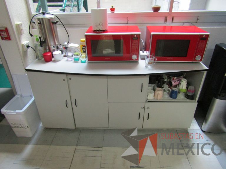 Lote 088 - Mueble con 5 puertas y 1 espacio - Imagen 4
