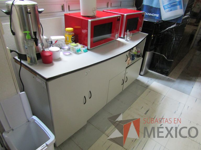 Lote 088 - Mueble con 5 puertas y 1 espacio - Imagen 2