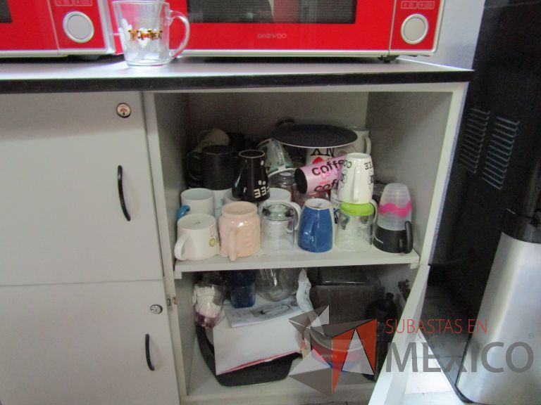 Lote 088 - Mueble con 5 puertas y 1 espacio - Imagen 8