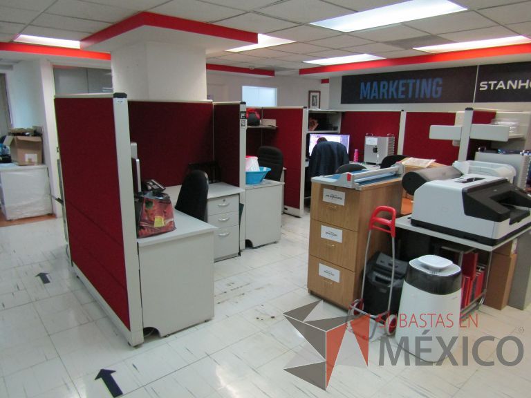 Lote 093 - Estación de trabajo para 8 personas con 4 archiveros, 7 repisas y 5 gavetas - Imagen 3