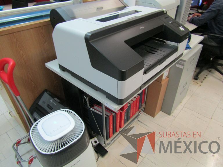 Lote 102 - Escritorio con base metálica y cubierta color gris - Imagen 3