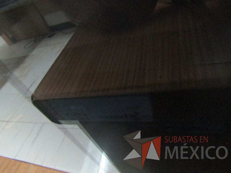Lote 106 - Credenza con 2 puertas corredizas y 4 cajones - Imagen 7