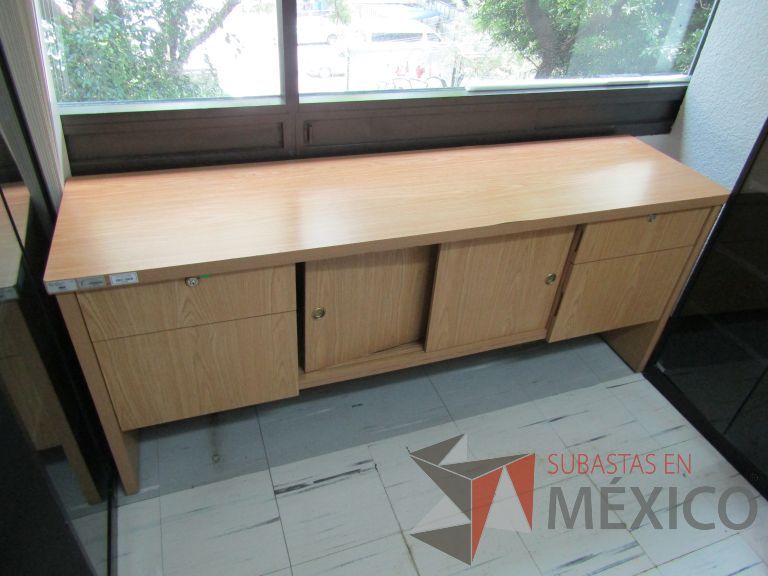 Lote 106 - Credenza con 2 puertas corredizas y 4 cajones - Imagen 8