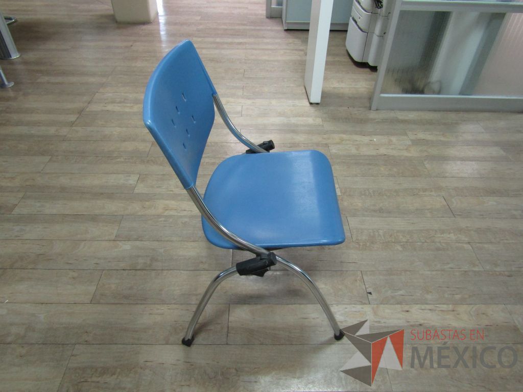 Lote 304 - 2 Sillas fijas, asiento y respaldo en plástico color azul - Imagen 4