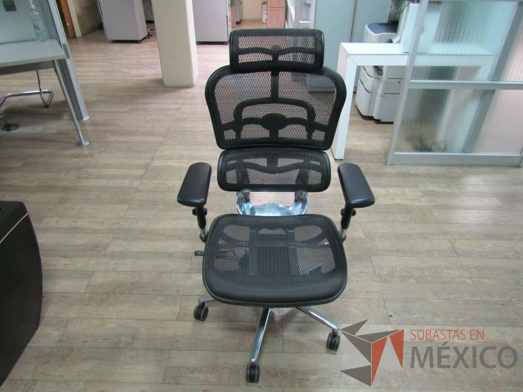 Lote 598 - 2 Sillas operativas con ruedas, descansabrazos, cabecera, asiento y respaldo en malla - Imagen 3