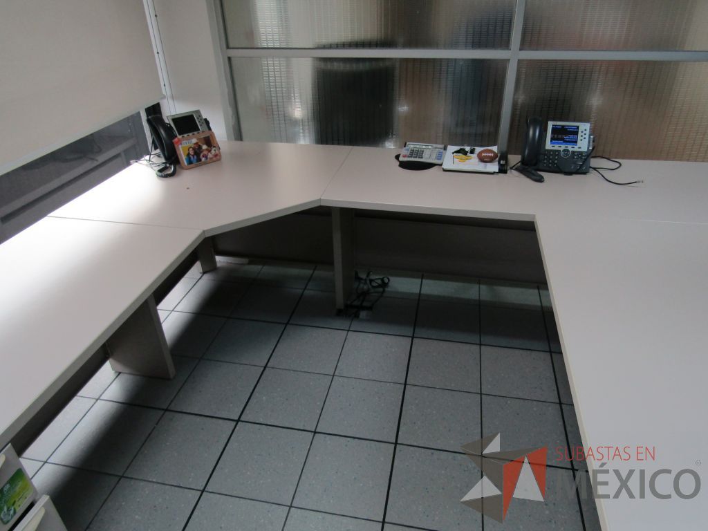Lote 309 - Escritorio en herradura con archivero de 3 cajones - Imagen 5