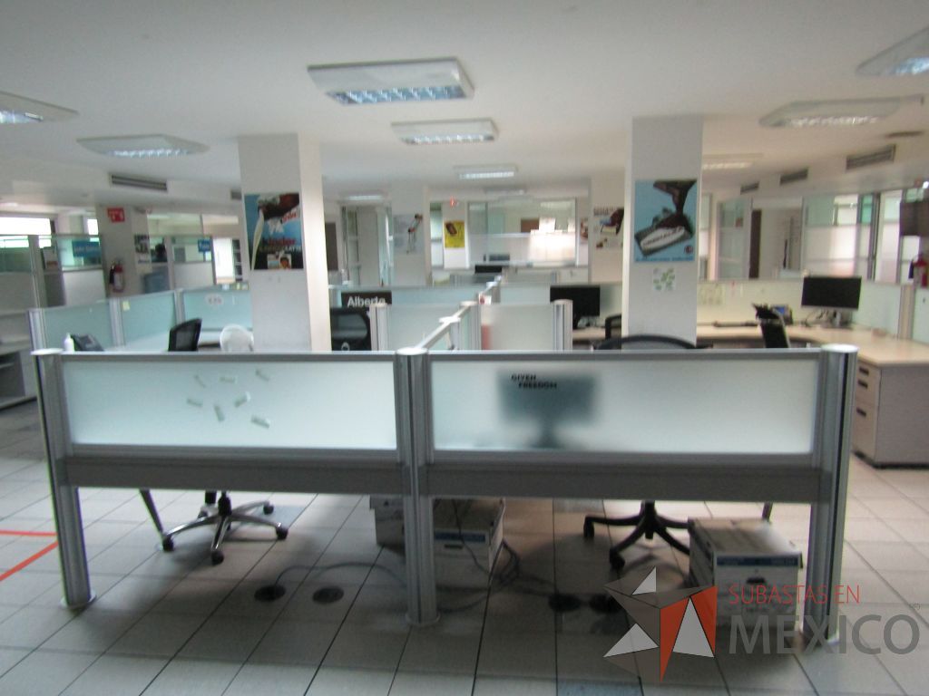 Lote 343 - Estación de trabajo para 15 personas con mampara y 15 archiveros - Imagen 3