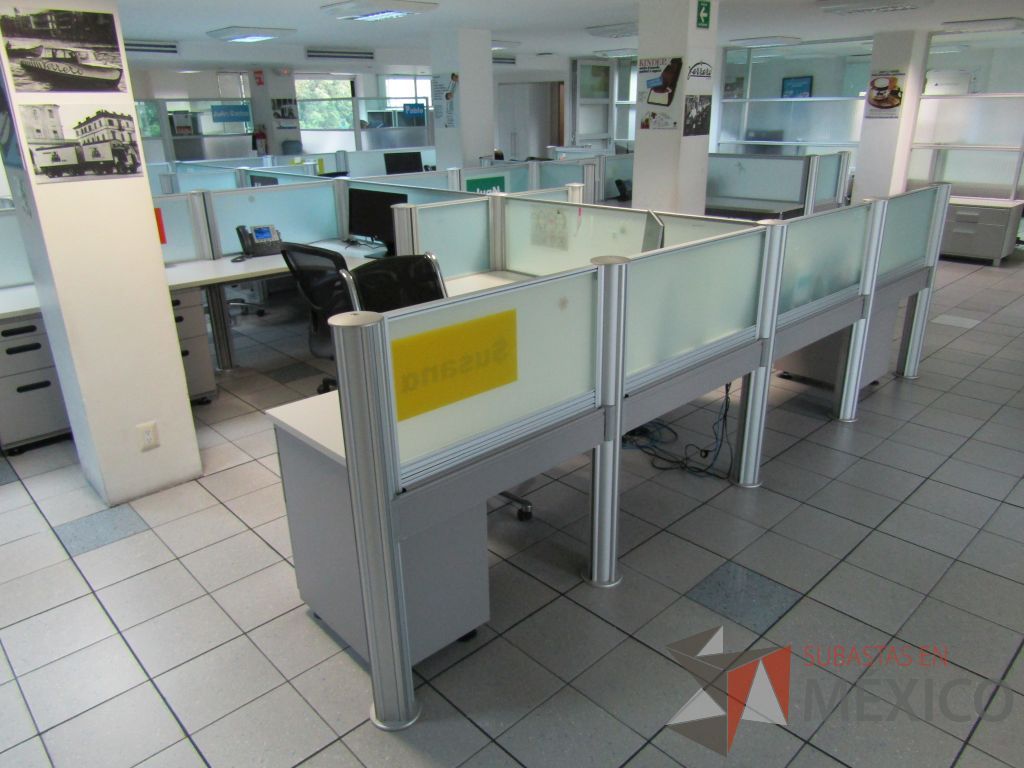 Lote 343 - Estación de trabajo para 15 personas con mampara y 15 archiveros - Imagen 8