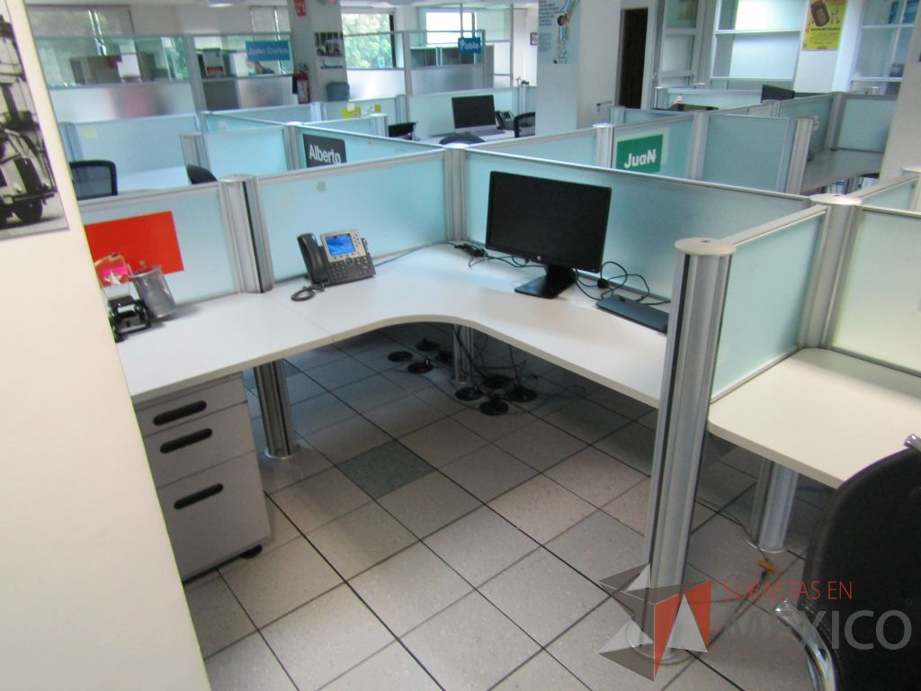Lote 343 - Estación de trabajo para 15 personas con mampara y 15 archiveros - Imagen 23