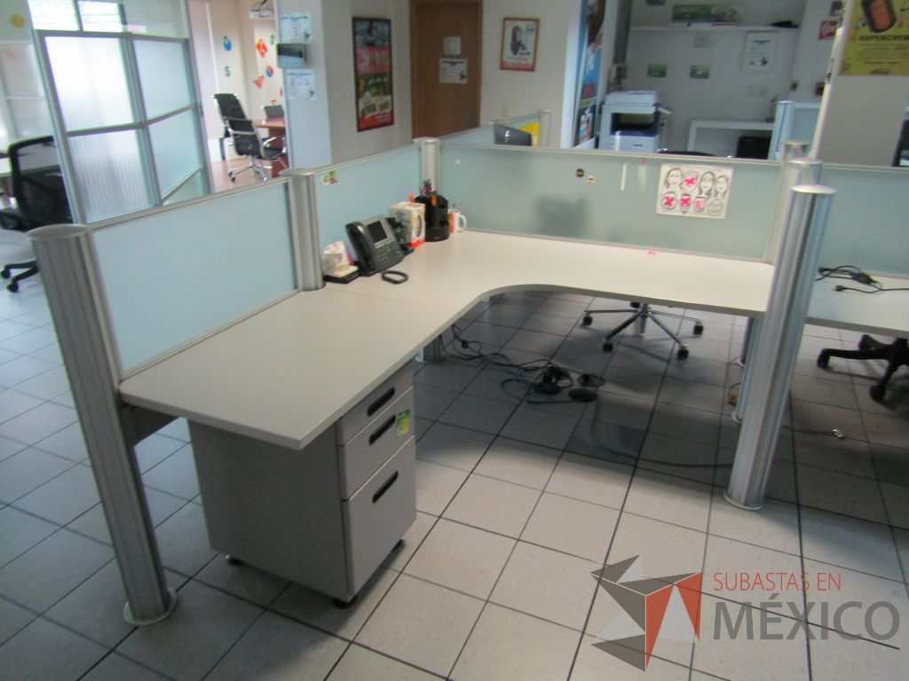 Lote 343 - Estación de trabajo para 15 personas con mampara y 15 archiveros - Imagen 25