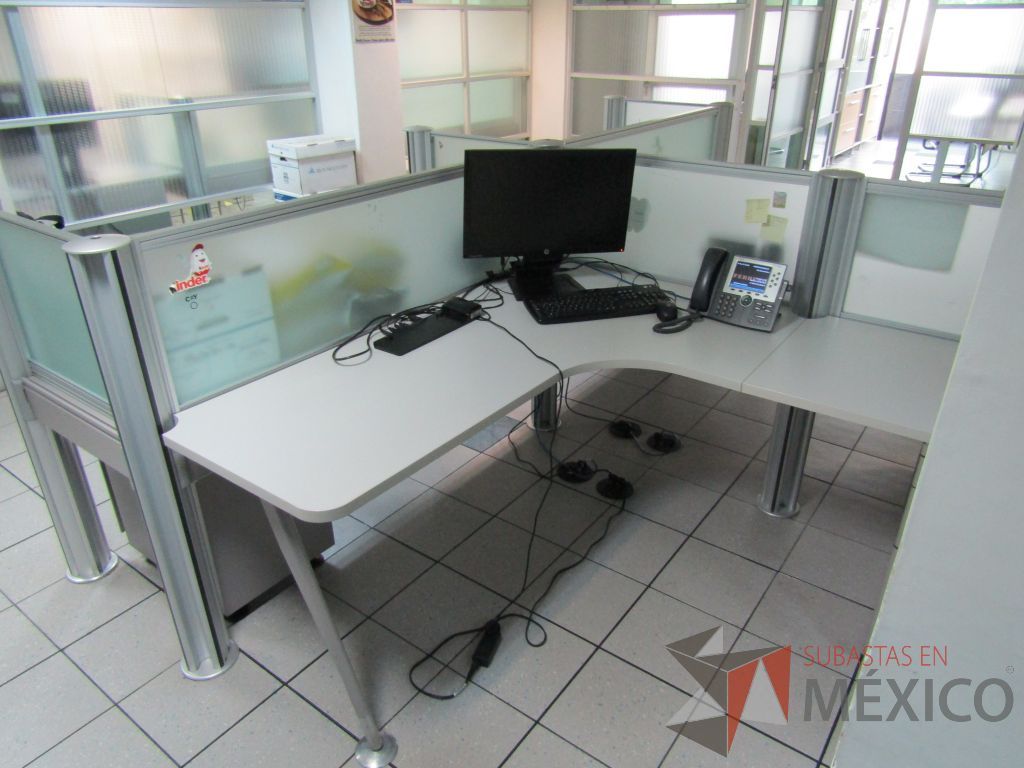 Lote 343 - Estación de trabajo para 15 personas con mampara y 15 archiveros - Imagen 29
