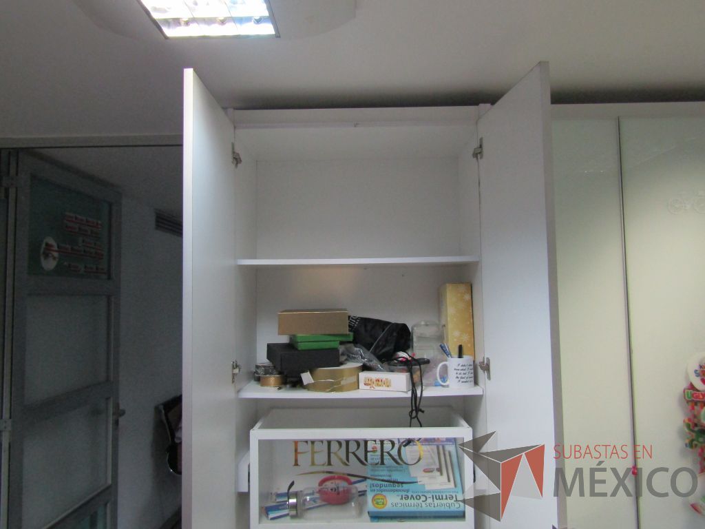 Lote 386 - Gabinete con 2 puertas, 3 cajones y 2 entrepaños - Imagen 3