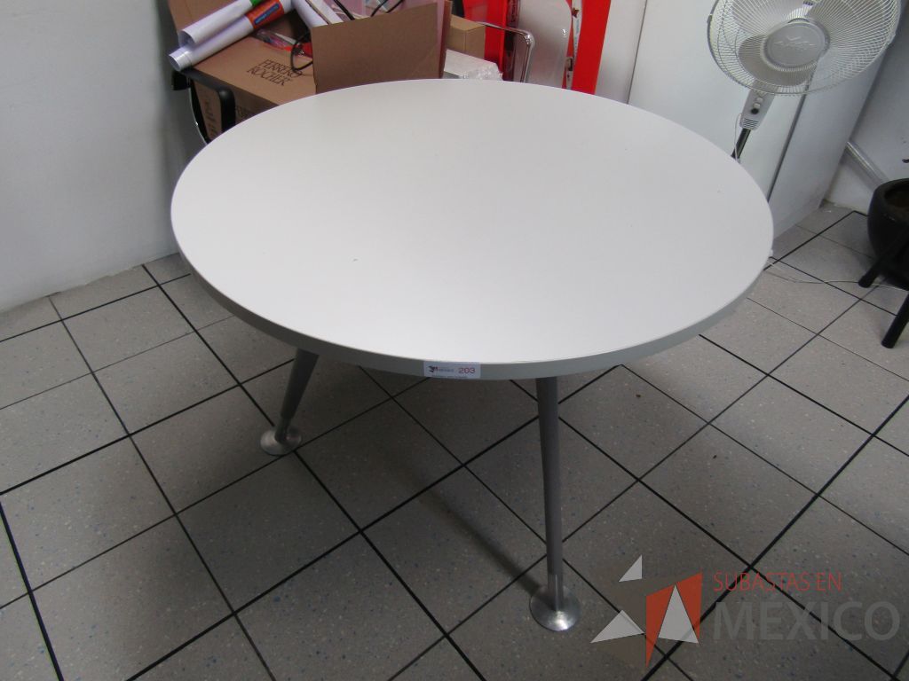 Lote 387 - Mesa circular base metálica - Imagen 3