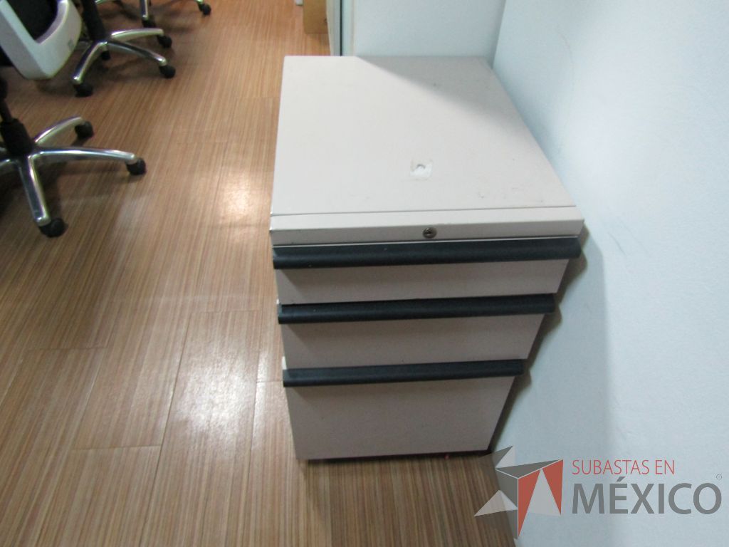Lote 402 - Archivero vertical de 3 cajones - Imagen 5