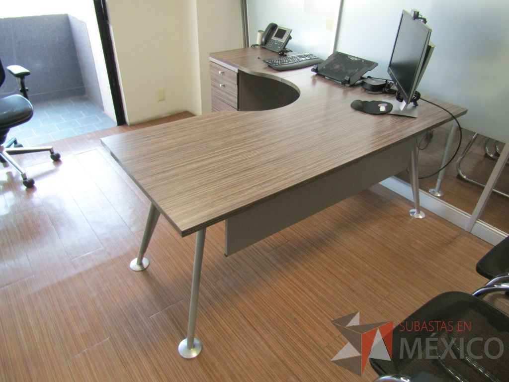 Lote 408 - Escritorio en escuadra con archivero de 3 cajones - Imagen 4