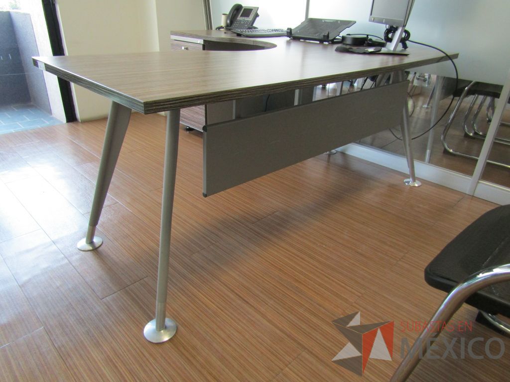 Lote 408 - Escritorio en escuadra con archivero de 3 cajones - Imagen 3