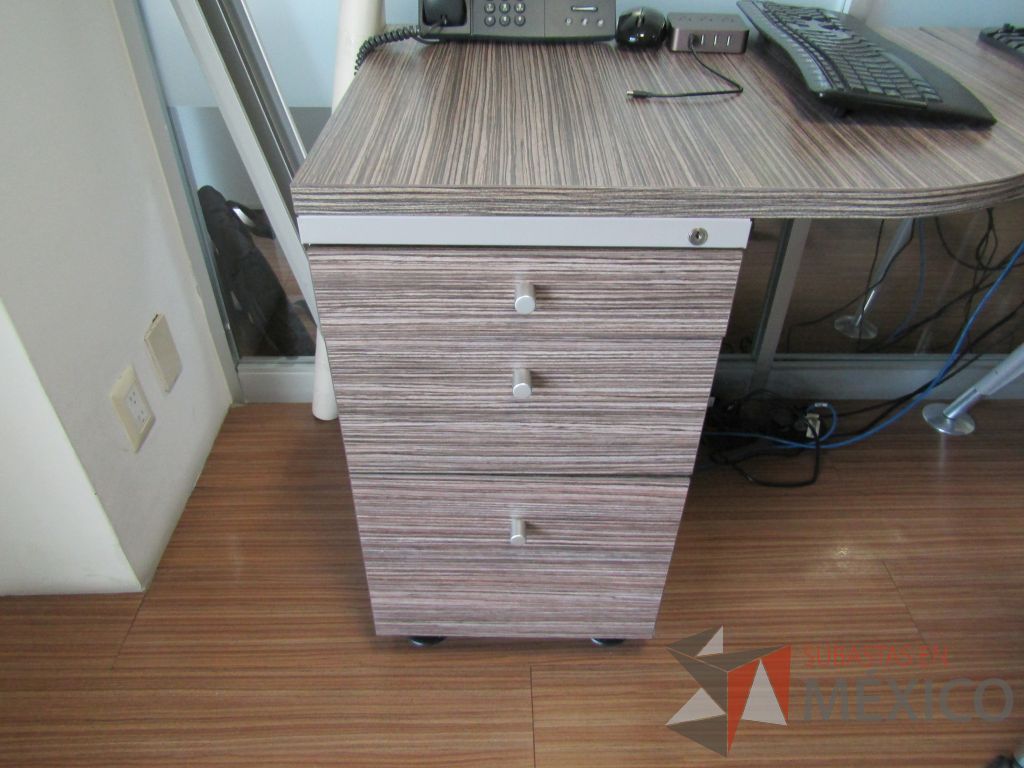 Lote 408 - Escritorio en escuadra con archivero de 3 cajones - Imagen 8