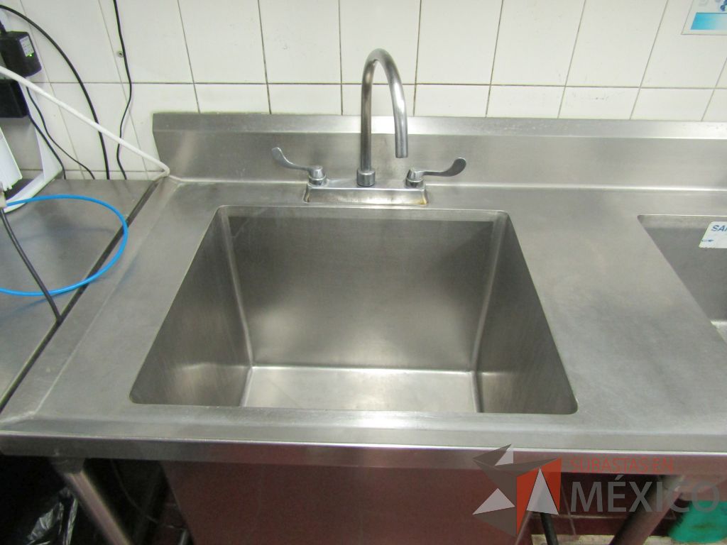 Lote 456 - Mesa de lavado con 2 tarjas y una repisa en acero inoxidable - Imagen 18
