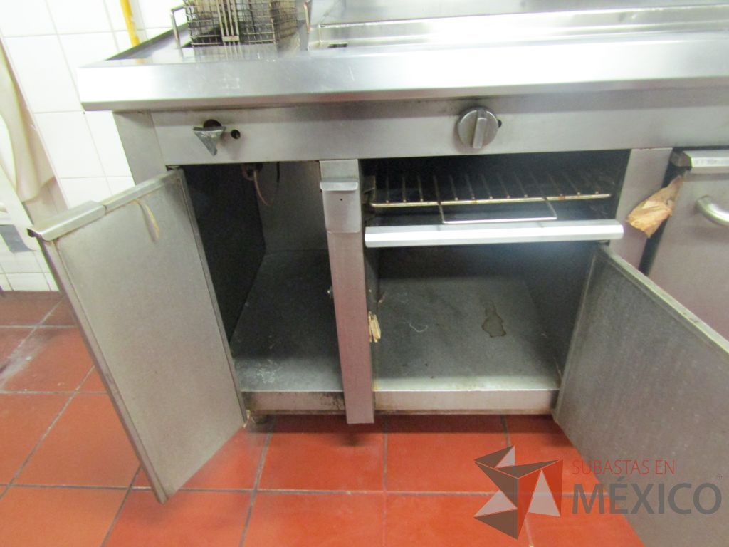 Lote 459 - Plancha con 4 quemadores, freidora y horno de acero inoxidable - Imagen 7