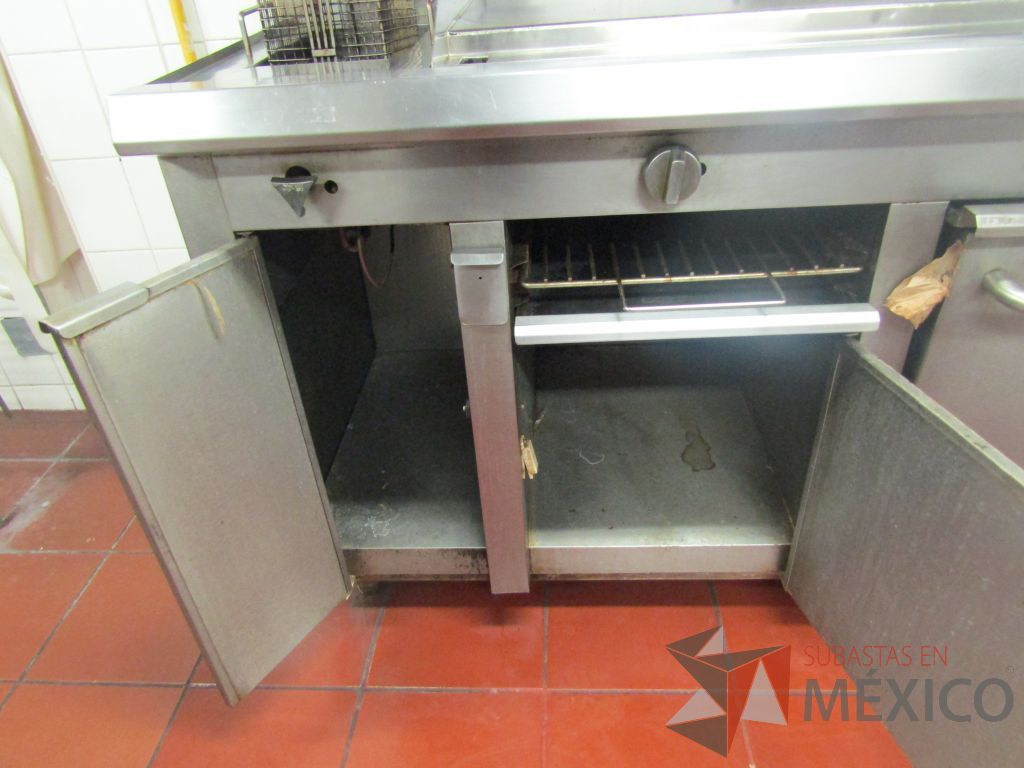 Lote 459 - Plancha con 4 quemadores, freidora y horno de acero inoxidable - Imagen 8