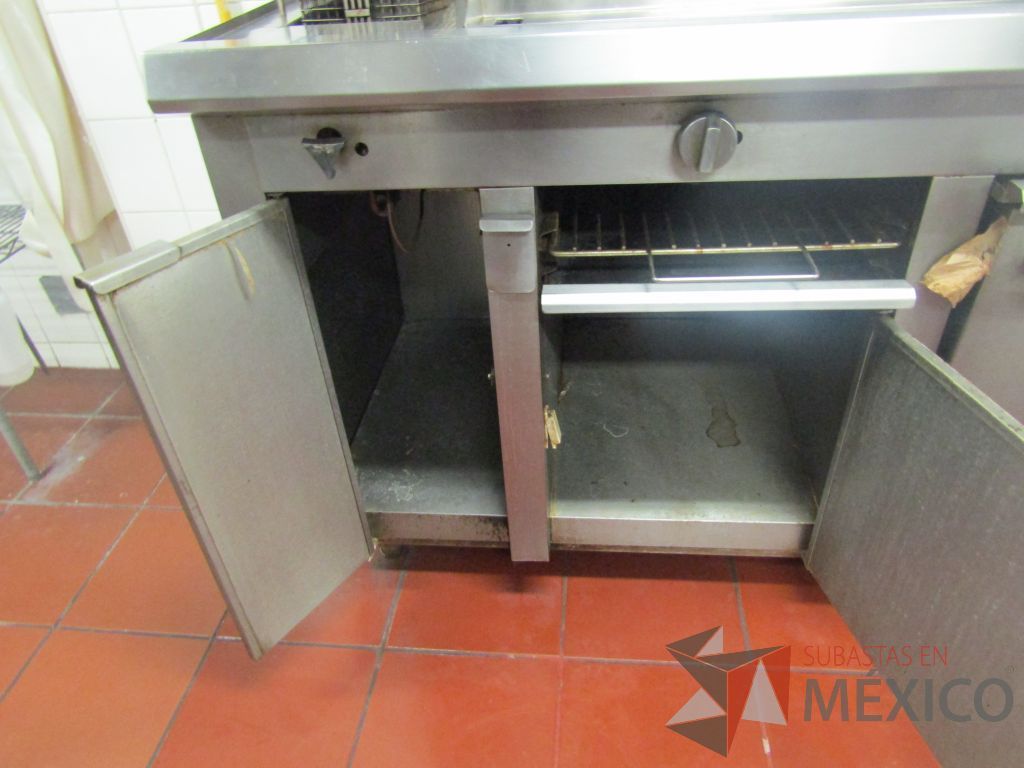 Lote 459 - Plancha con 4 quemadores, freidora y horno de acero inoxidable - Imagen 9