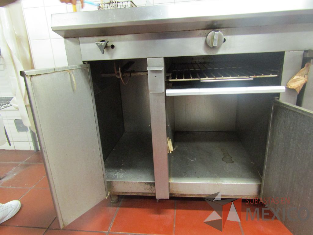Lote 459 - Plancha con 4 quemadores, freidora y horno de acero inoxidable - Imagen 10