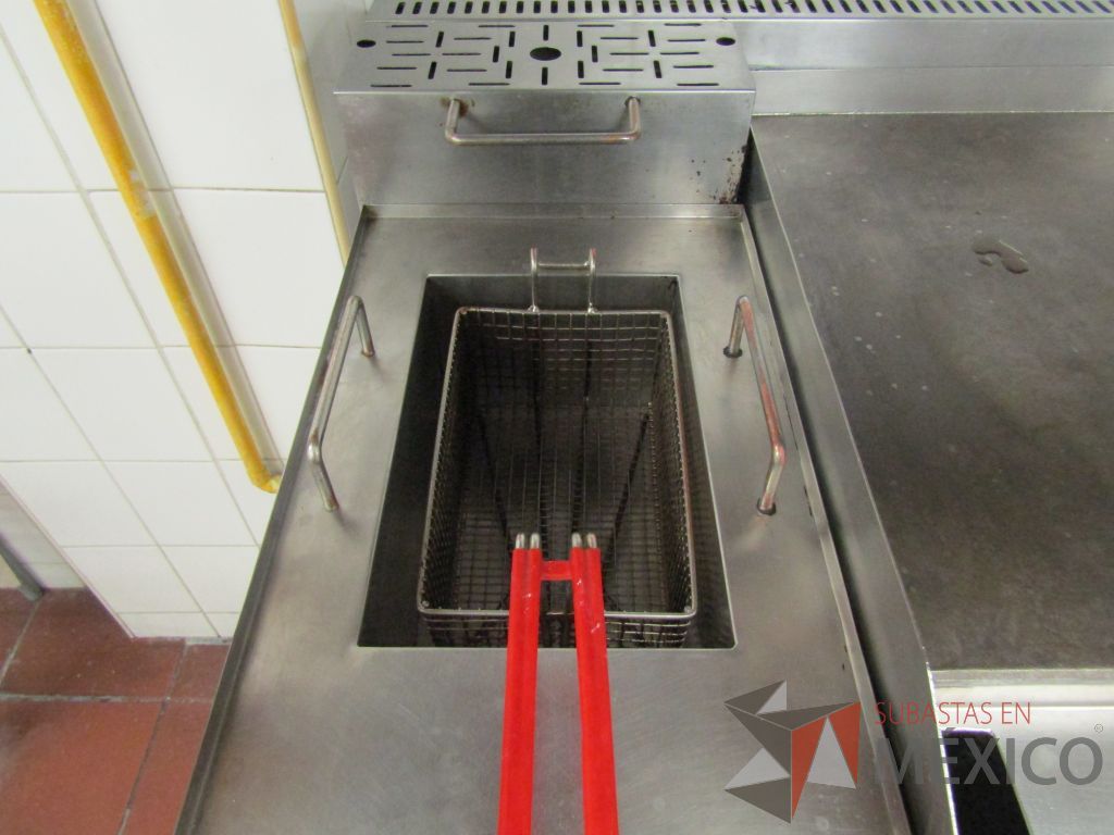Lote 459 - Plancha con 4 quemadores, freidora y horno de acero inoxidable - Imagen 30