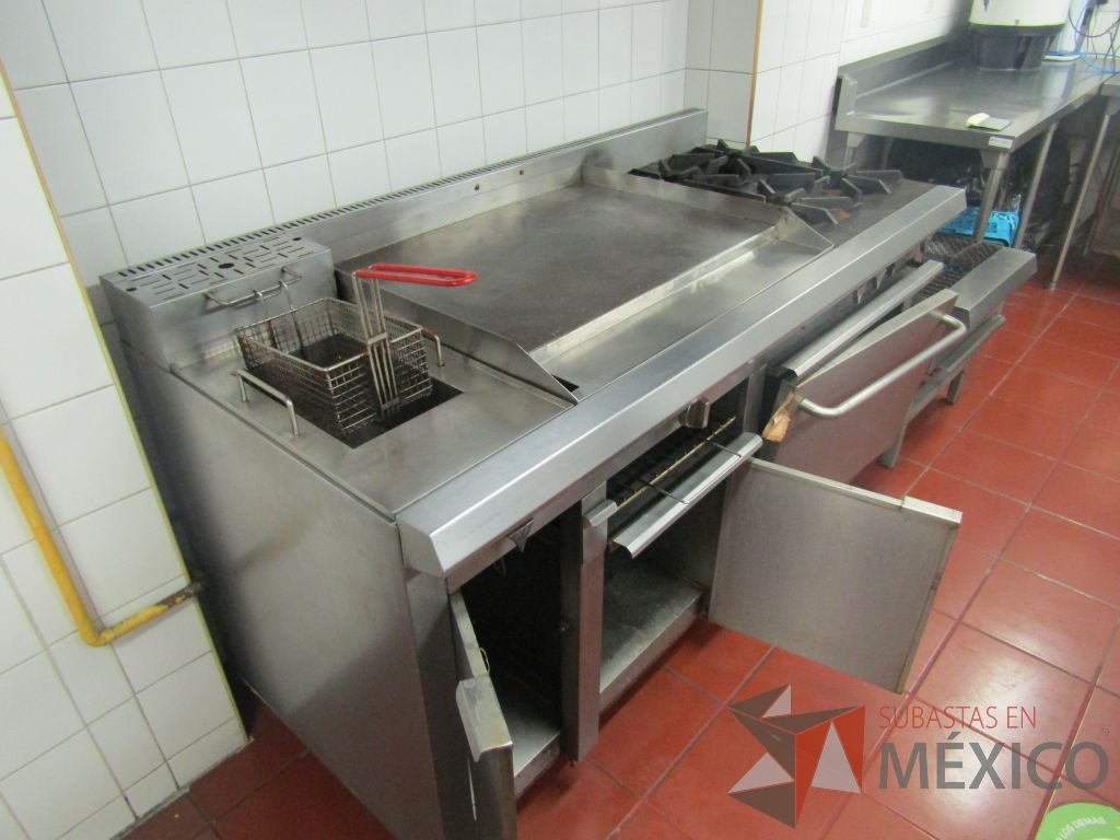 Lote 459 - Plancha con 4 quemadores, freidora y horno de acero inoxidable - Imagen 32