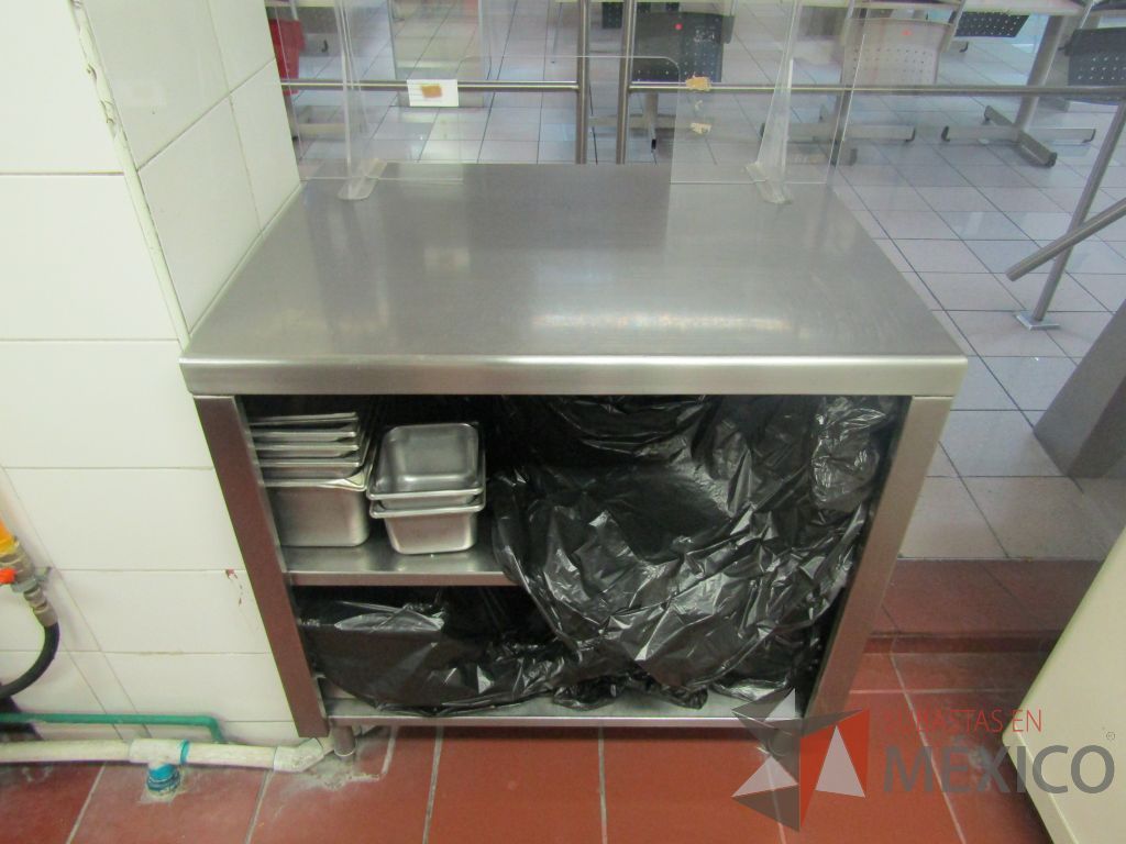 Lote 464 - Mesa de trabajo con 1 entrepaño de acero inoxidable - Imagen 3
