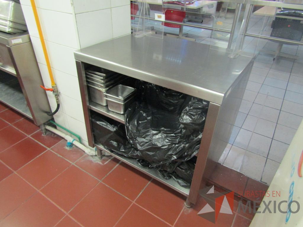 Lote 464 - Mesa de trabajo con 1 entrepaño de acero inoxidable - Imagen 4