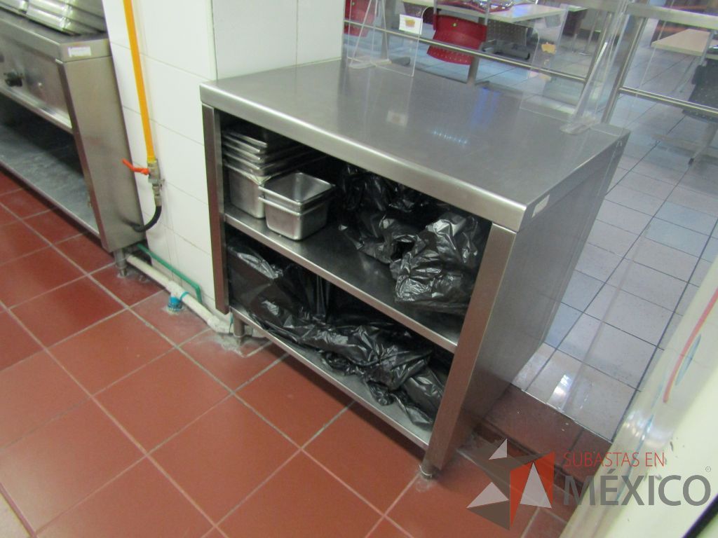 Lote 464 - Mesa de trabajo con 1 entrepaño de acero inoxidable - Imagen 5