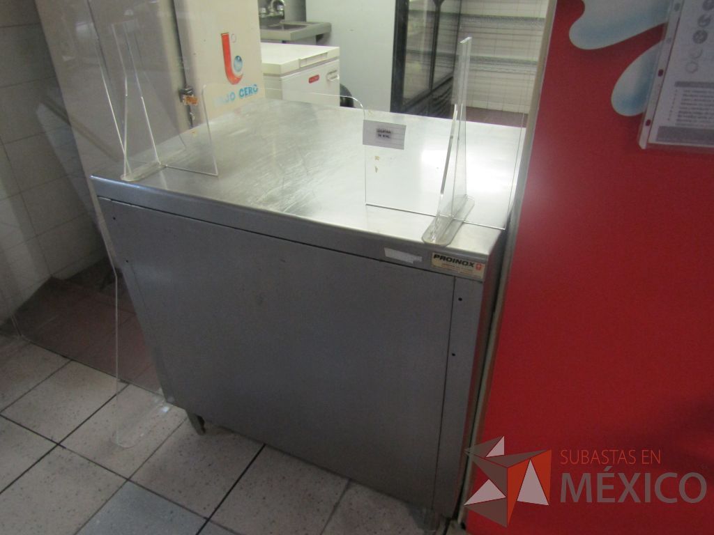 Lote 464 - Mesa de trabajo con 1 entrepaño de acero inoxidable - Imagen 10