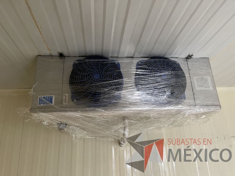 Lote 026 - Cámara refrigerada con 7 estantes metálicos - Imagen 8