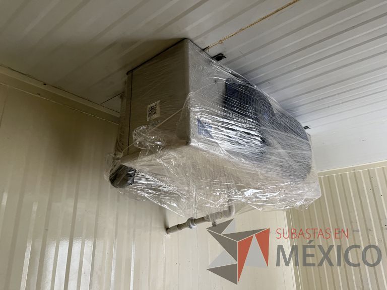 Lote 026 - Cámara refrigerada con 7 estantes metálicos - Imagen 11