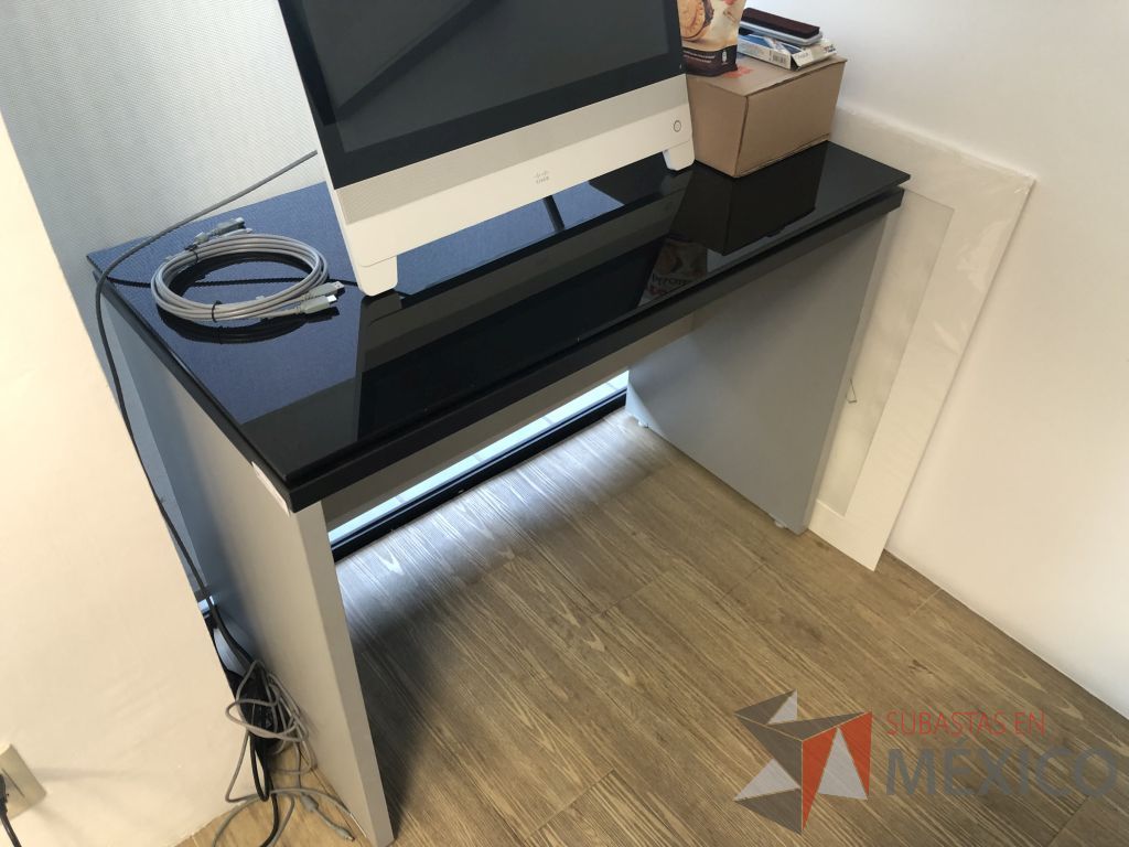 Lote 247 - Escritorio con cubierta con vidrio - Imagen 7