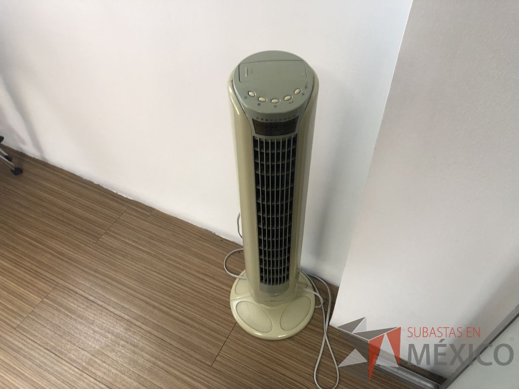 Lote 249 - Ventilador de torre marca ALOHA BREEZE - Imagen 2