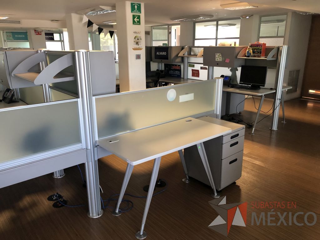 Lote 086 - Estación de trabajo para 20 personas - Imagen 18