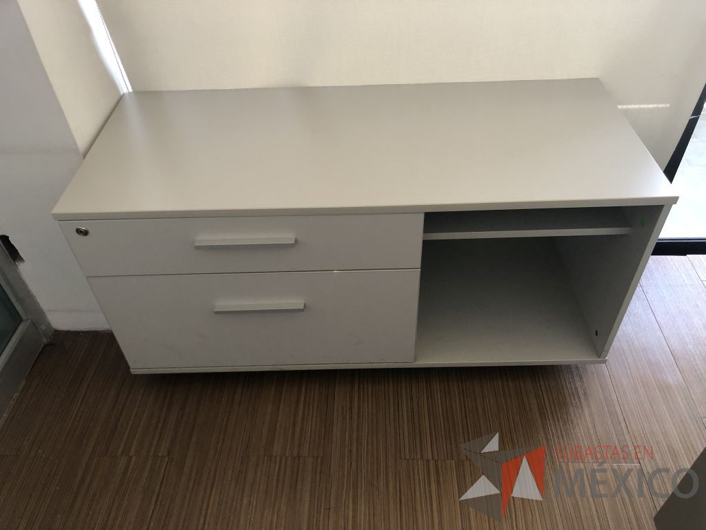 Lote 267 - Credenza con 2 cajones y 1 entrepaño
