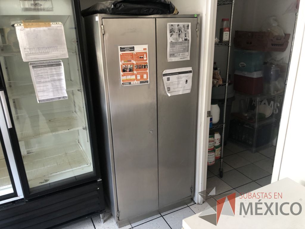 Lote 107 - Gabinete metálico de 2 puertas y 3 entrepaños - Imagen 5