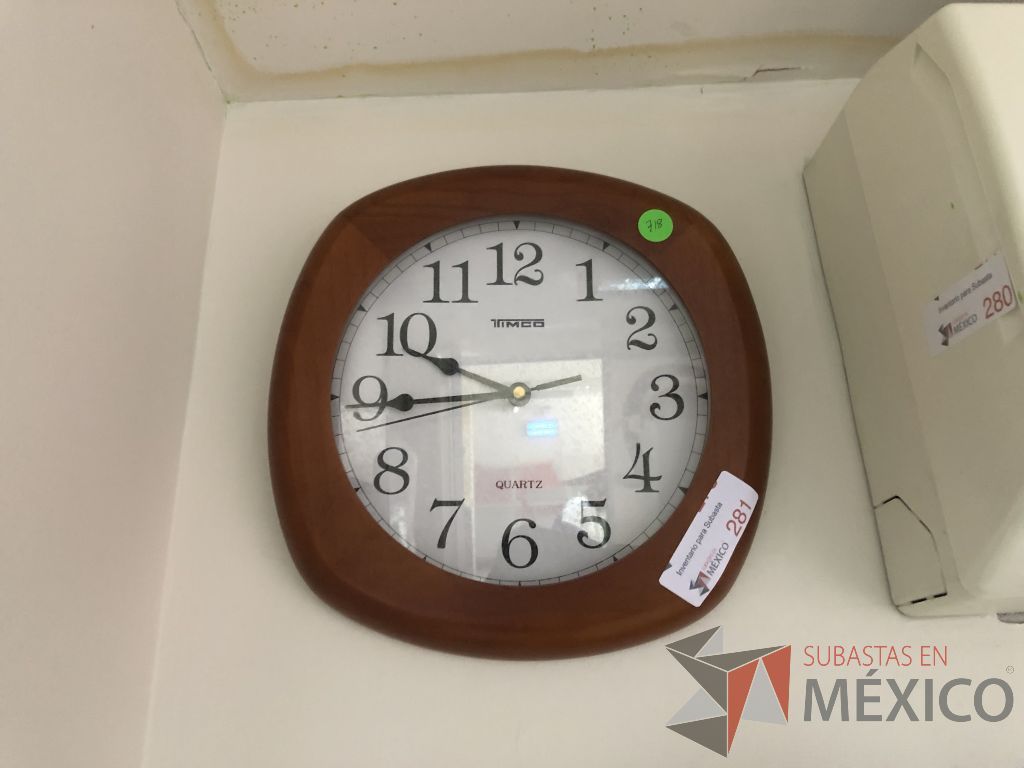 Lote 542 - Reloj con marco de madera - Imagen 3