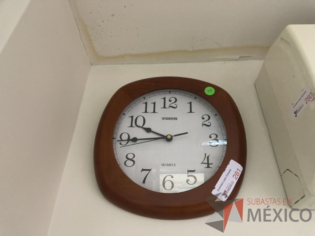 Lote 542 - Reloj con marco de madera - Imagen 4