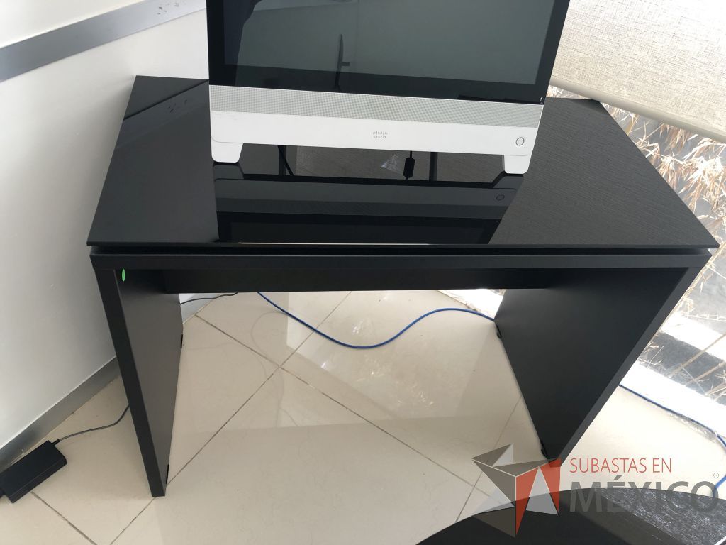 Lote 567 - Mesa de apoyo con cubierta de vidrio - Imagen 2