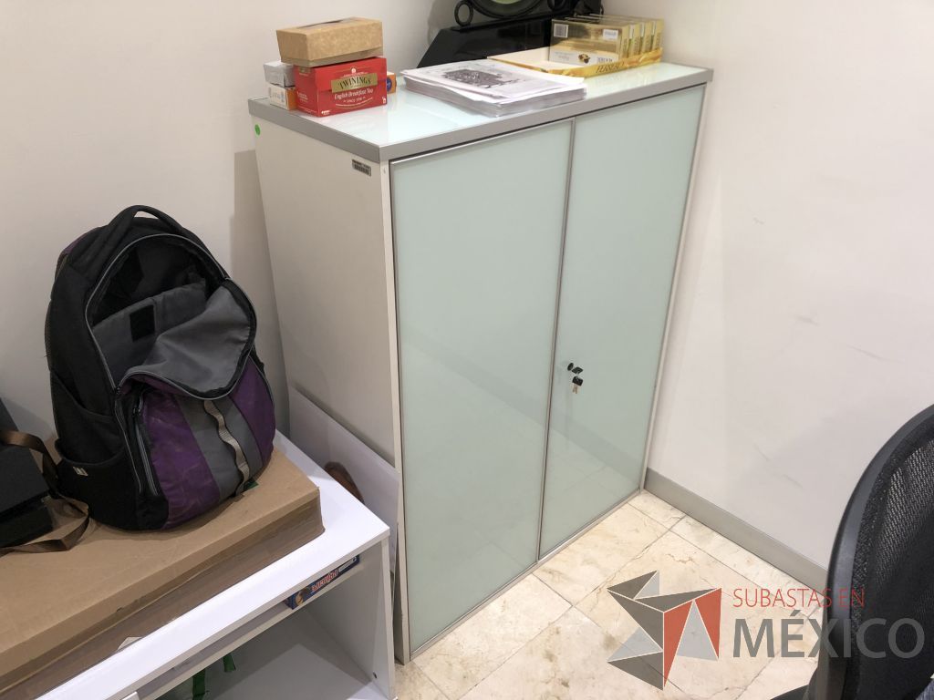 Lote 595 - Gabinete de 2 puertas