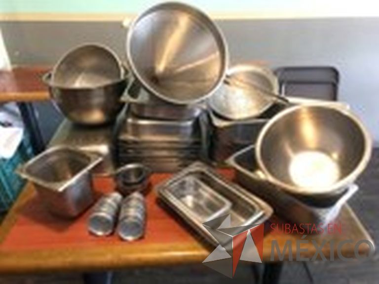 Lote 008 - Lote de Acero Inoxidable y Utensilios de cocina