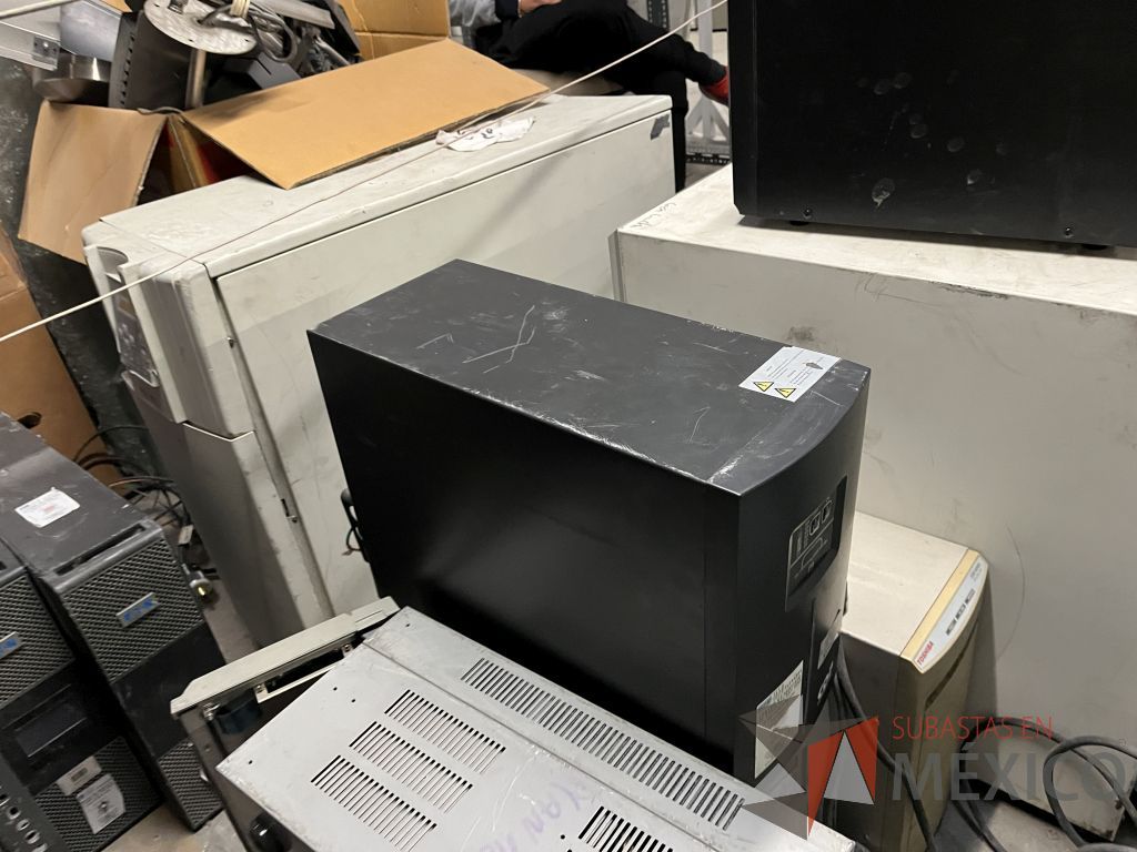 Lote 050 - 12 UPS diferentes modelos, marca GE, TOSHIBA, APC 1500 y CDP - Imagen 28