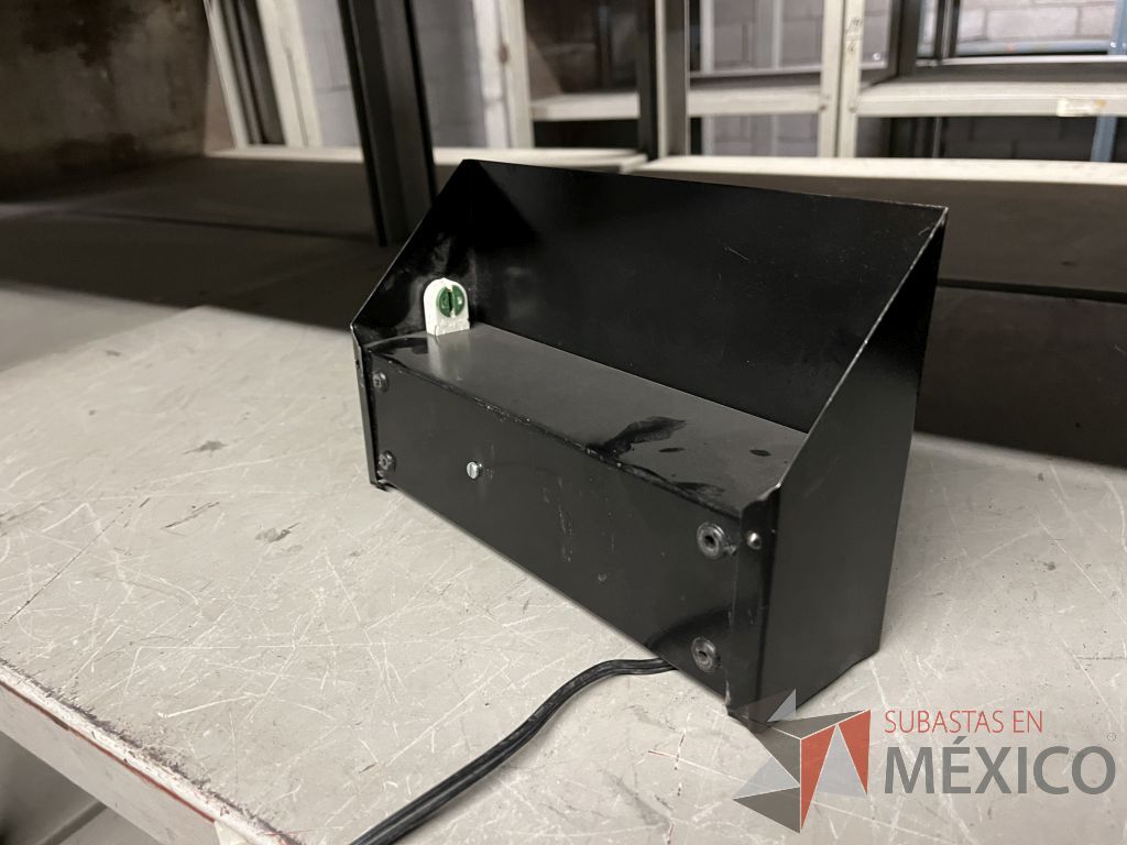Lote 047 - 424 Lamparas de luz negra de diferentes modelos y Esterilizadora - Imagen 18